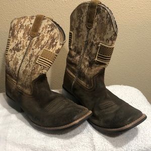 Ariat camo junior 5.5 cowboy boots